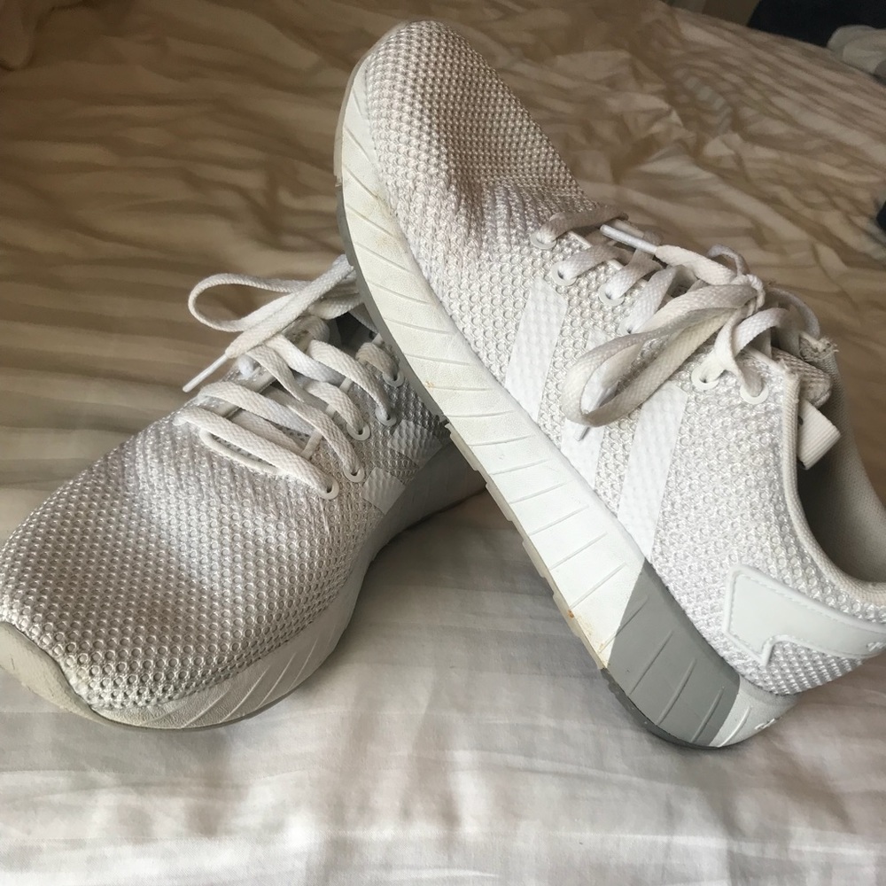 Adidas men’s white sneaker